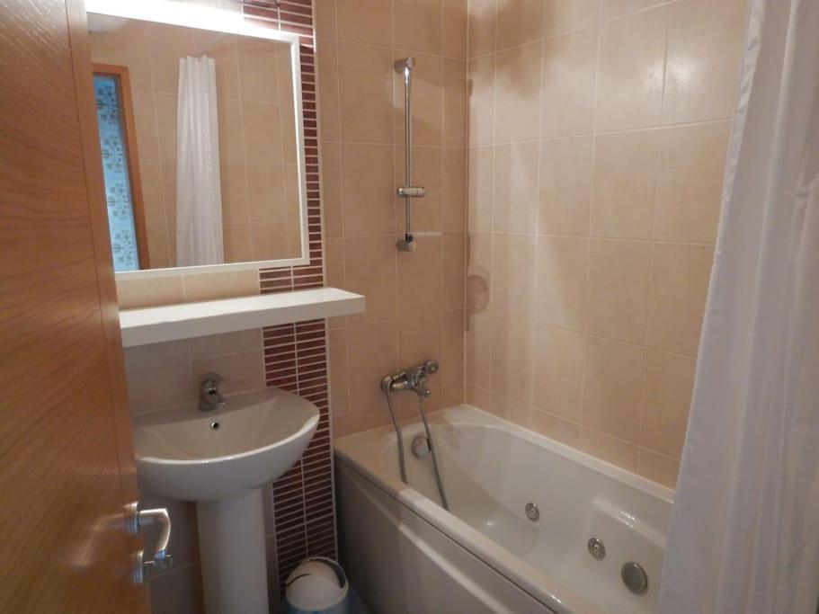 Imadnivalo Medences Hotellakas Szaunaval. Budapest Exteriör bild
