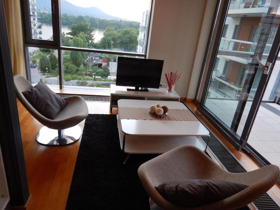 Imadnivalo Medences Hotellakas Szaunaval. Budapest Exteriör bild