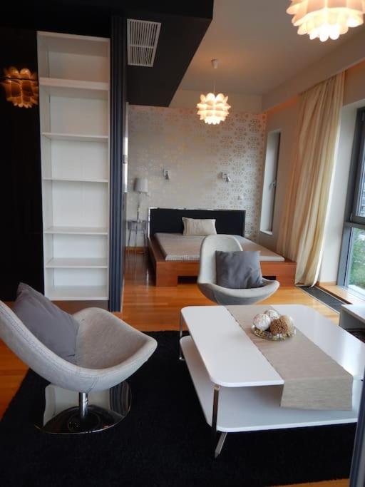 Imadnivalo Medences Hotellakas Szaunaval. Budapest Exteriör bild